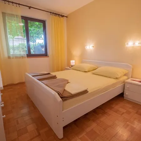 Cozy Apartment Near The Sea Novi Vinodolski Exterior foto