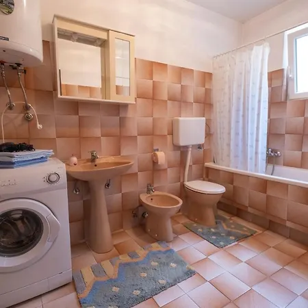 Cozy Apartment Near The Sea Novi Vinodolski Exterior foto