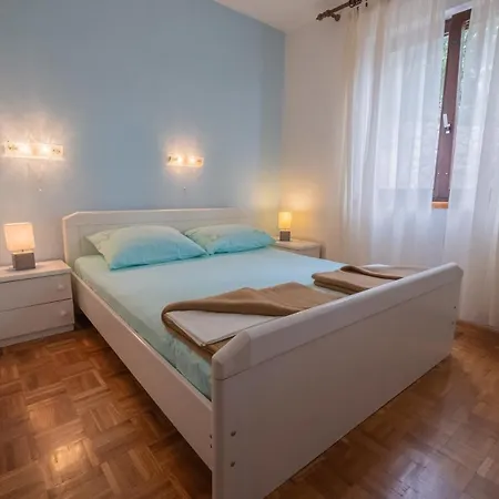 Cozy Apartment Near The Sea Novi Vinodolski Exterior foto