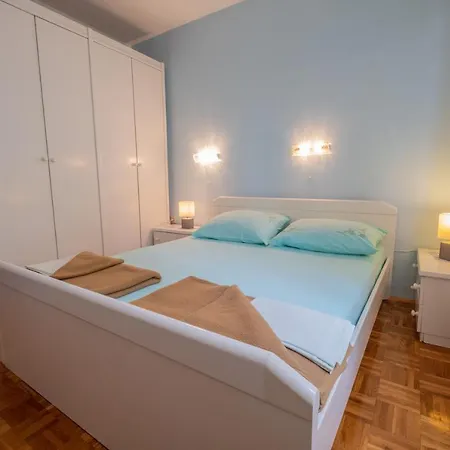 Cozy Apartment Near The Sea Novi Vinodolski Exterior foto