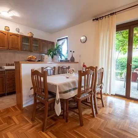 Cozy Apartment Near The Sea Novi Vinodolski Exterior foto