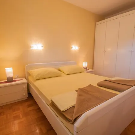 Cozy Apartment Near The Sea Novi Vinodolski Exterior foto