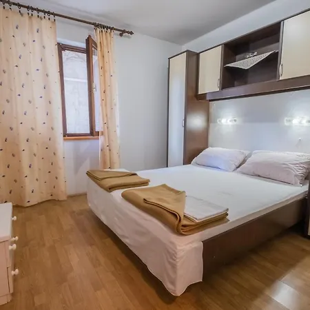 Cozy Apartment Near The Sea Novi Vinodolski Exterior foto